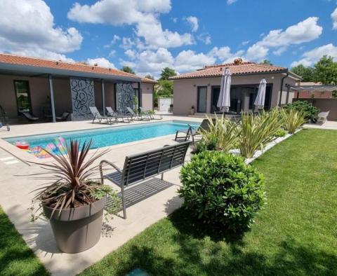 An impressive new built villa with a swimming pool in a great location in Labin area - pic 9
