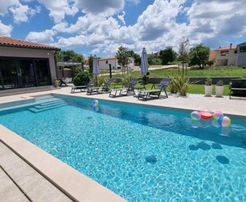 An impressive new built villa with a swimming pool in a great location in Labin area - pic 11