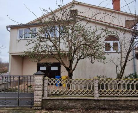 Une maison en emménagement avec un grand potentiel à Zminj - pic 41