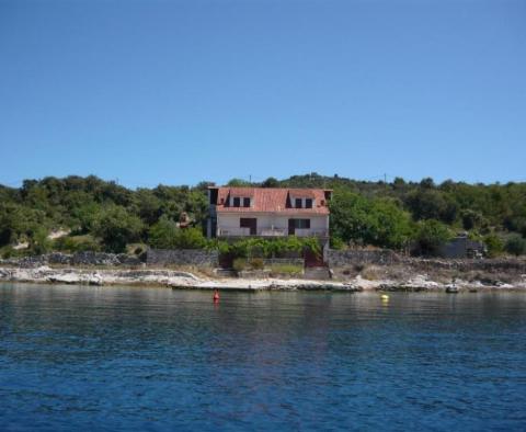 Романтический изолированный дом на острове Дрвеник на 1-й линии моря с собственным причалом - фото 36