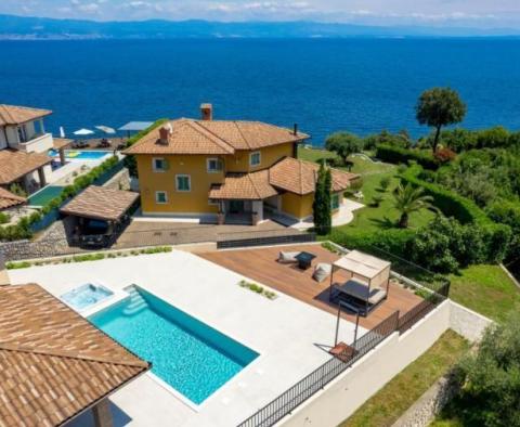 Neu erbaute mediterrane Villa auf einer hohen Klippe, erste Reihe zum Meer - foto 2