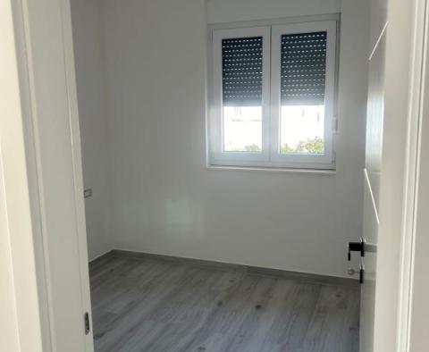 Appartement avec jardin dans une nouvelle résidence moderne à Ciovo, Trogir - pic 16