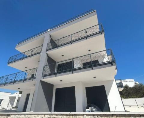 Apartment with garden in a new modern residence on Ciovo, Trogir - pic 2