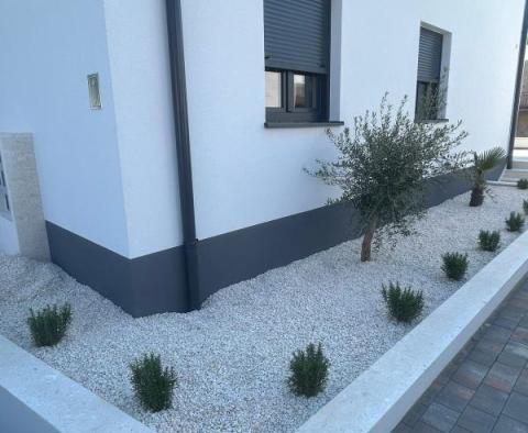 Appartement avec jardin dans une nouvelle résidence moderne à Ciovo, Trogir - pic 29