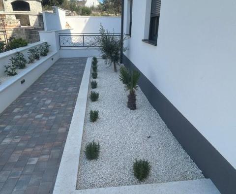Appartement avec jardin dans une nouvelle résidence moderne à Ciovo, Trogir - pic 32