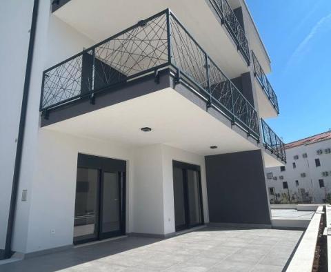 Appartement avec jardin dans une nouvelle résidence moderne à Ciovo, Trogir - pic 3
