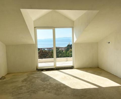 Csúcsminőségű, bútorozható apartman panorámás kilátással és közel a tengerhez Lovranban - pic 17