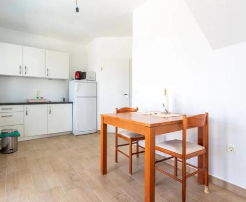 Apartmanház Baska Vodában medencével - pic 12