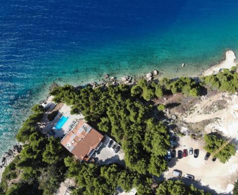 Wunderschöne neue Villa in erster Meereslinie an der Riviera von Omis in der Gegend von Stanici - foto 12