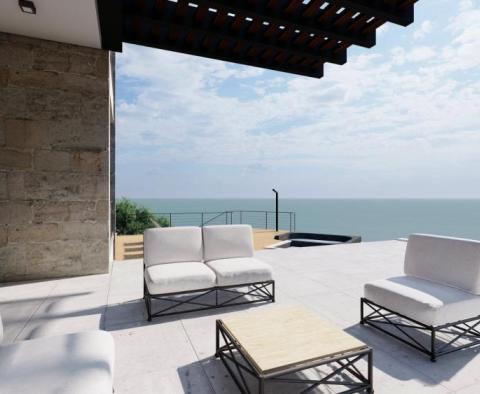 Wunderschöne neue Villa in erster Meereslinie an der Riviera von Omis in der Gegend von Stanici 
