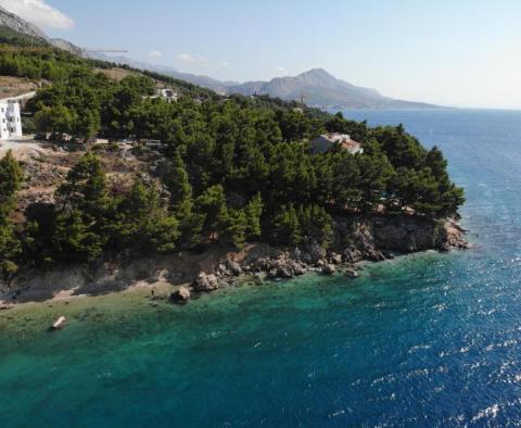 Faszinierendes Grundstück in erster Reihe für eine Luxusvilla an der Riviera von Omis - foto 9