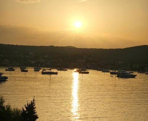 Vzácná nemovitost na 1. linii k moři s kotvištěm pro loď ve Vinisce, Trogir - pic 17