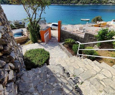 Seltenes Anwesen in der 1. Reihe zum Meer mit Liegeplatz für ein Boot in Vinisce, Trogir - foto 25