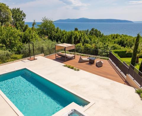 Villa méditerranéenne nouvellement construite sur une haute falaise, première rangée de la mer - pic 64