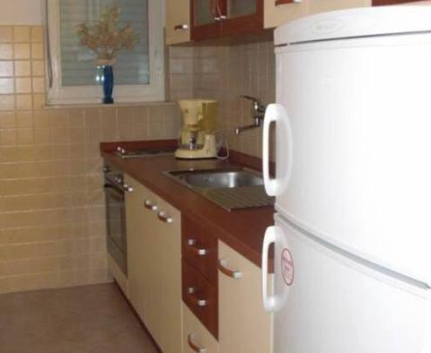 Apartmánový dům přímo u moře, na první linii v Dugi Rat, Omišská riviéra - s 5 ubytovacími jednotkami - pic 7