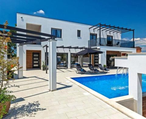 Kényelmes, modern villa úszómedencével Marcanában - gyönyörű ingatlan vásárolható! 
