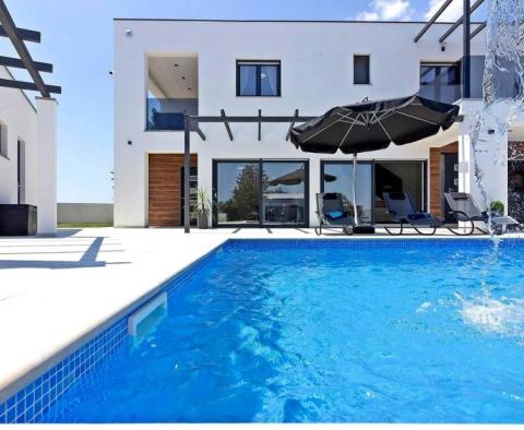 Comfortable modern villa with swimming pool in Marcana - beautiful property to buy! - pic 3