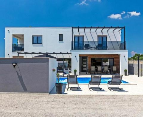 Komfortní moderní vila s bazénem v Marcana - krásná nemovitost ke koupi! - pic 12