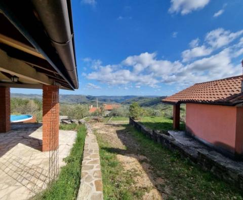 Fantastique domaine à Buzet comprenant 4 immeubles résidentiels et un immeuble d'affaires-résidentiel, vue dégagée sur la nature et le lac - pic 23