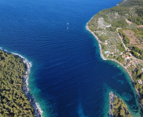 Nádherný pozemek v oblasti Vela Luka na ostrově Korčula, 60 m od moře 