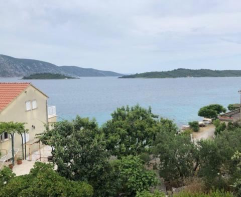 Magnifique terrain avec vue dégagée sur la mer sur l'île de Korcula 