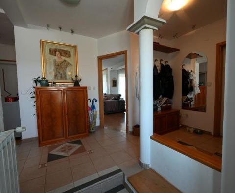 Przestronna willa rodzinna z widokiem na morze w okolicy Puli, w Vinkuran - pic 30
