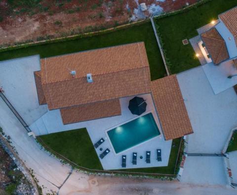 Luxury villa with swimming pool in Barban - pic 11
