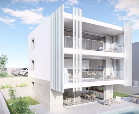Appartement au rez-de-chaussée avec terrasse et 2 places de parking dans la ville de Krk, à 200 mètres de la mer 