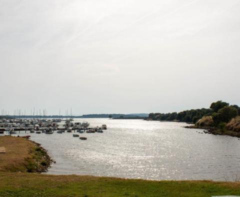 Modern ikerház medencével a tenger közelében és vitorláskikötővel Pomerben, Medulinban - pic 41