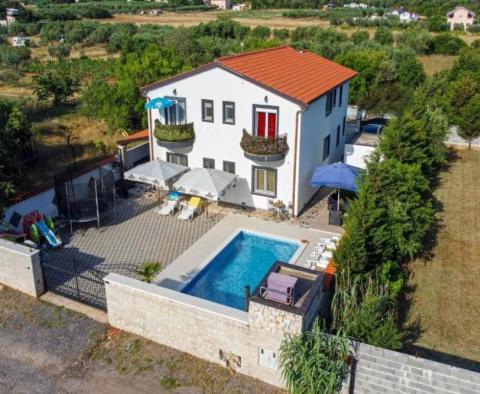 Apart-house with swimming pool in Veli Vrh, Pula outskirts 