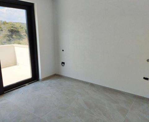 Новая роскошная квартира в Ровине, в 1 км от пляжей! - фото 10