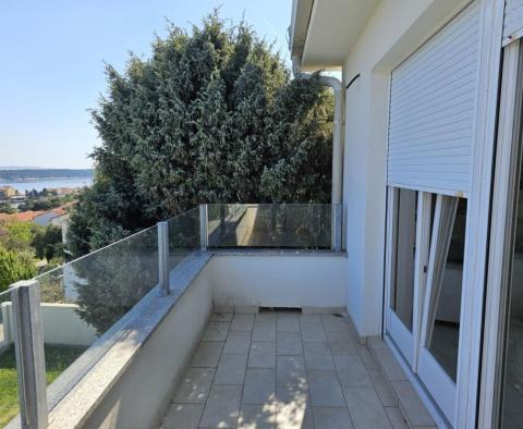 Appartement avec vue sur la mer et garage à Banjol, Rab, à 200 mètres de la mer - pic 5