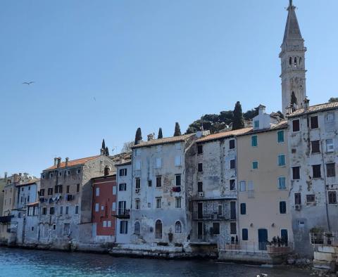 Résidence unique 5***** avec piscine à Rovinj avec vue de carte postale, 1er rang vers la mer à travers le parc ! - pic 23