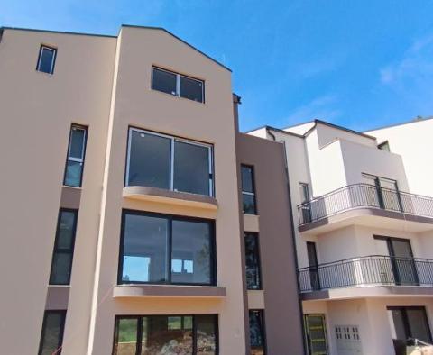 Nagyszerű új penthouse Rovinjban egy új butik rezidenciában, 1 km-re a tengertől - pic 27