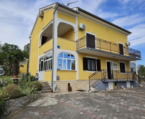 Maison avec 4 appartements et jardin paysager à Malinska, île de Krk - pic 18