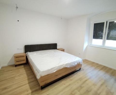 Renovierte 2-Zimmer-Wohnung in TOP-Lage in Stoja - foto 11