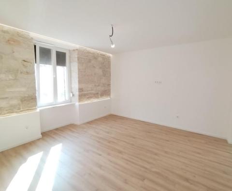 Renovierte 2-Zimmer-Wohnung in TOP-Lage in Stoja - foto 13