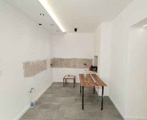 Renovierte 2-Zimmer-Wohnung in TOP-Lage in Stoja - foto 15