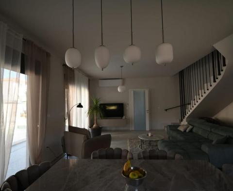 Luxury semi-detached villa with sea view in Pula suburbs, with sea views - pic 38