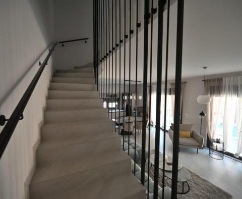 Luxury semi-detached villa with sea view in Pula suburbs, with sea views - pic 39