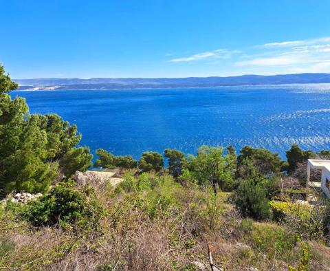Fantastisches Grundstück in der 1. Reihe zum Meer an der Riviera von Omis 