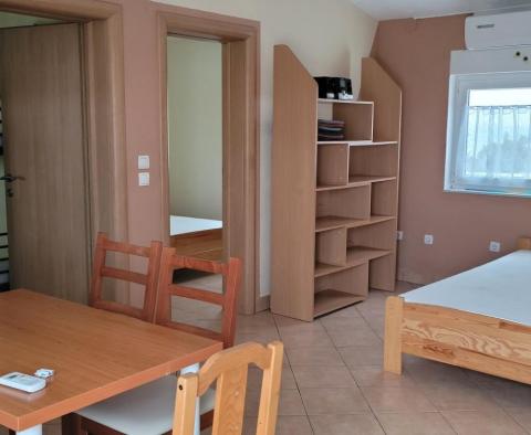Két hálószobás apartman Zadar környékén, 25 méterre a strandtól - pic 8