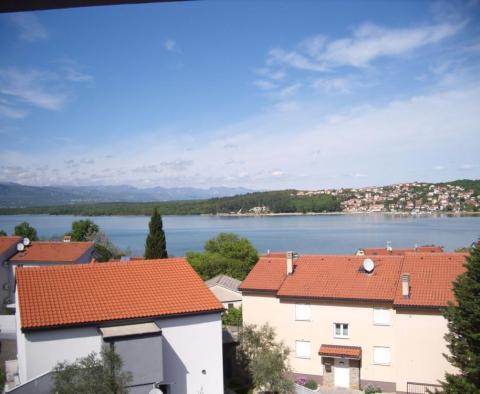 Appartement duplex à Soline, Dobrinj, avec une vue magnifique sur la mer, à seulement 200 mètres de la mer 