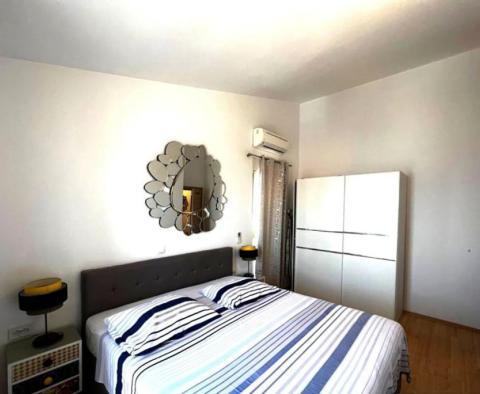 Nagyszerű 3 hálószobás penthouse Ciovo városában, Trogirban, 100 méterre a tengertől - pic 17