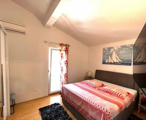 Nagyszerű 3 hálószobás penthouse Ciovo városában, Trogirban, 100 méterre a tengertől - pic 21