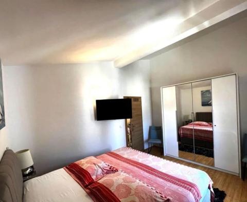 Отличный пентхаус с 3 спальнями на Чиово, Трогир, в 100 метрах от моря - фото 22