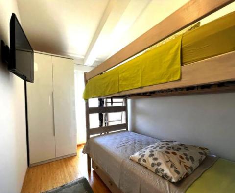 Nagyszerű 3 hálószobás penthouse Ciovo városában, Trogirban, 100 méterre a tengertől - pic 23