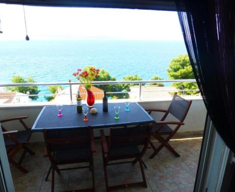 Appartement de deux chambres avec magnifique vue mer dégagée sur la péninsule de Ciovo, à 80 m de la plage - pic 2