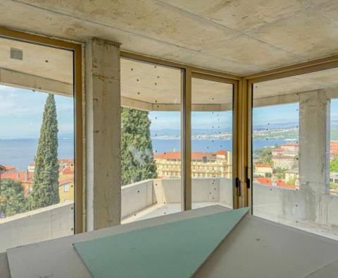 Prostorný byt v luxusní novostavbě s výhledem na moře a garáží, jen 200 m od Lungomare v Opatiji - pic 10
