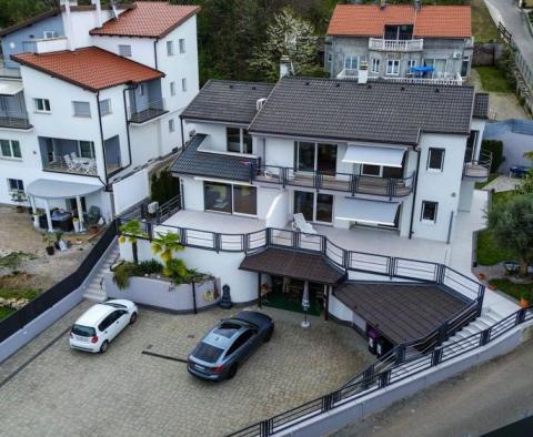 Immobilier moderne à Opatija (Opric) dans une oasis de paix avec cinq unités résidentielles et un jardin près de la mer 